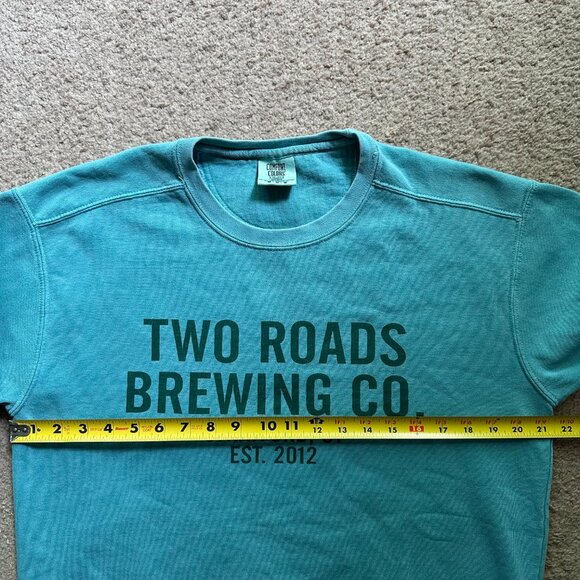 Two Roads Brewing Sweater Mens Medium Crewneck Comfort Colors Teal Blue Pullover - Picture 7 of 11